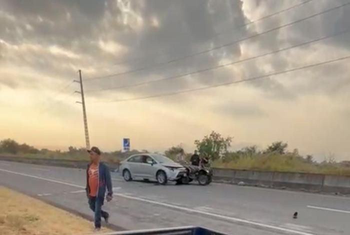 Choque por alcance deja a dos menores con lesiones leves en Apatzingán