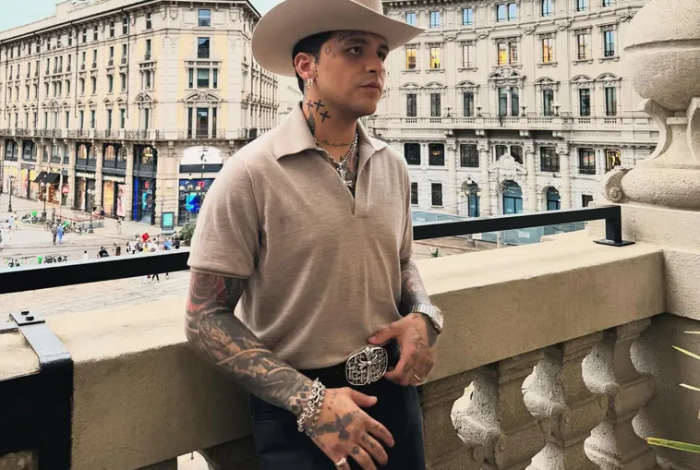 Christian Nodal incursiona en la moda con su marca de ropa