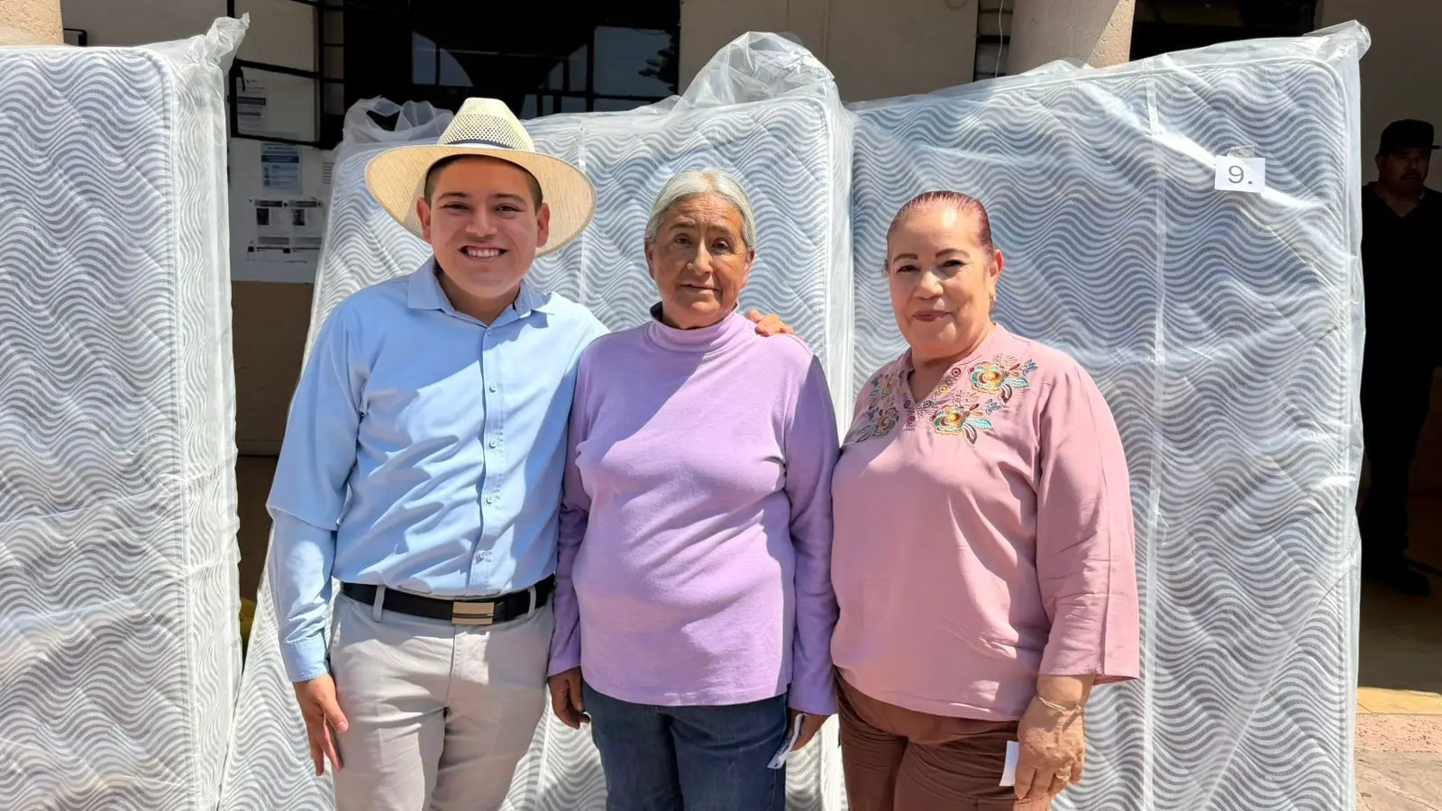 Churintzio entrega apoyos gratuitos a 150 familias