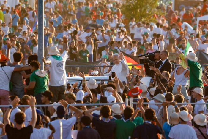 Cientos de miles de jóvenes han invadido Roma para el Jubileo: "La amistad puede cambiar el mundo", les dice el papa