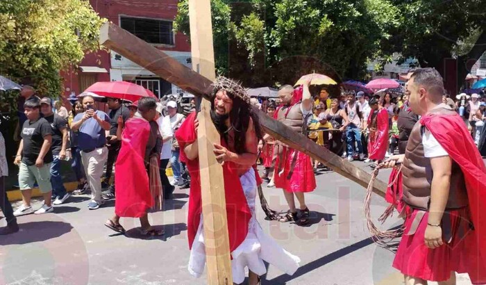 Cientos de personas acudieron a los viacrucis en Morelia