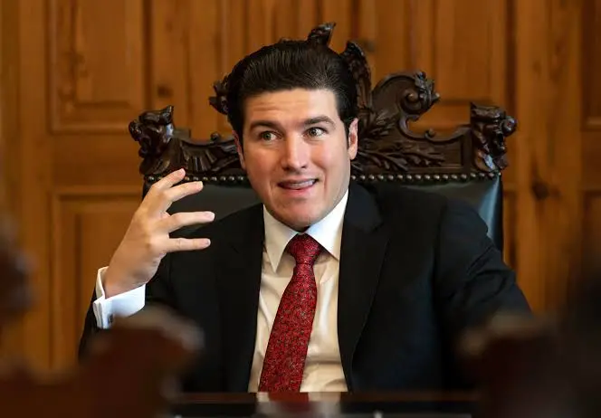 Cierran expedientes millonarios contra Samuel García: Fiscalía archiva casos de corrupción y triangulación financiera