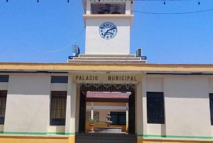 Cierran presidencia municipal de Buenavista por presuntas amenazas contra la alcaldesa