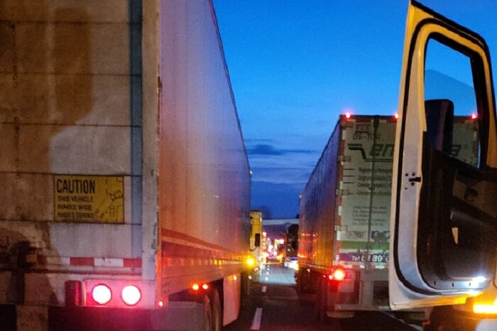 Cierre total en la Autopista de Occidente Michoacán, por accidente vehicular