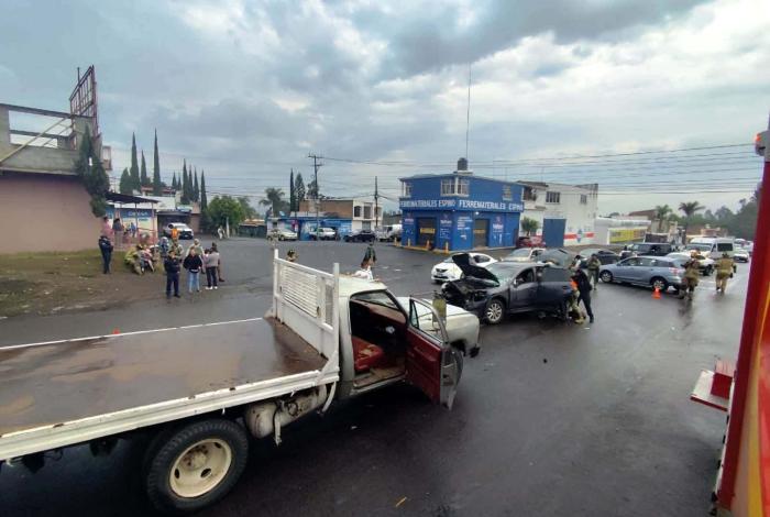 🚨 Cinco heridos el saldo de aparatoso choque entre dos vehículos en la Morelia-Pátzcuaro