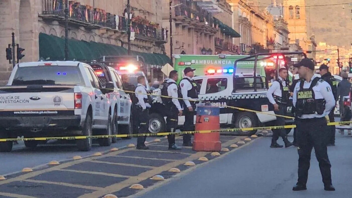 Circula video del momento en que hombre armado se dispara en Centro de Morelia