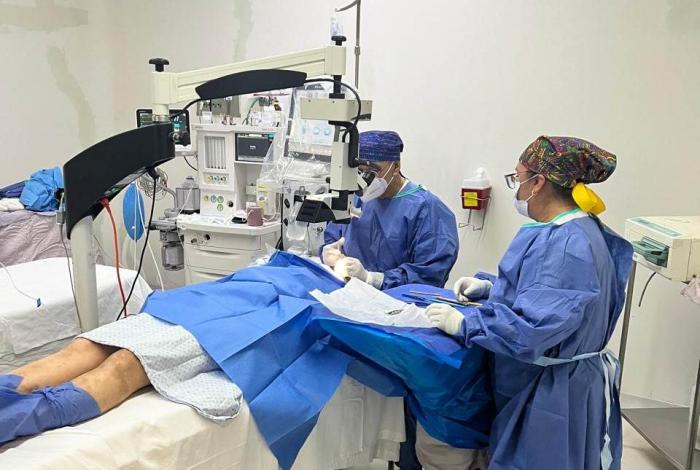 Cirugías gratuitas devuelven la vista a 72 personas en Uruapan: SSM