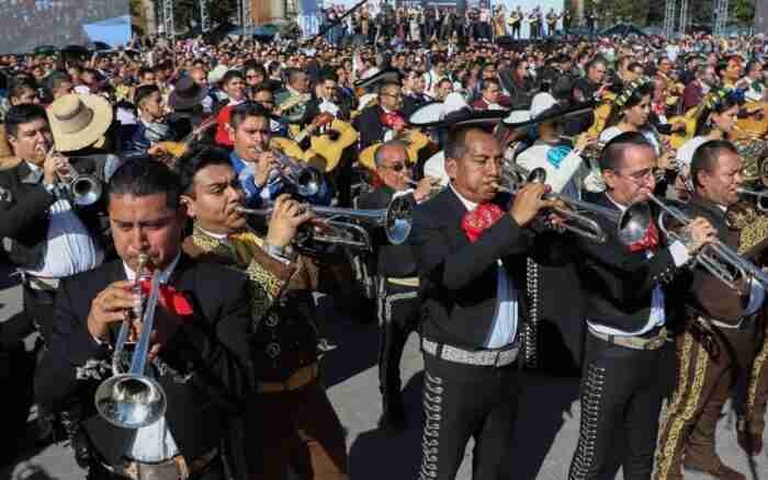 Ciudad de México rompe récord mundial con mil 122 mariachis en el Zócalo