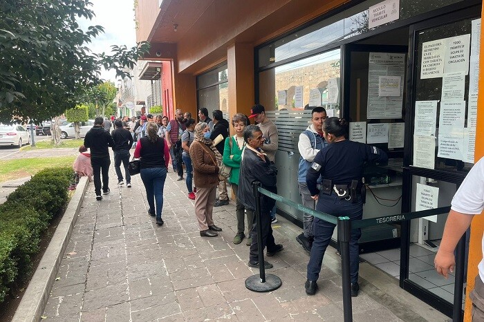 Ciudadanos cumplen con el pago de refrendo vehicular 2025; sigue descuento de 10%