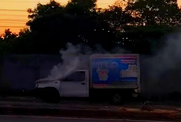 Ciudadanos evitan incendio de vehículo en Nueva Italia gracias a rápida intervención