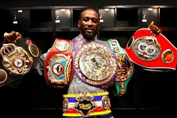 CMB retira cinturón supermediano a Terence Crawford