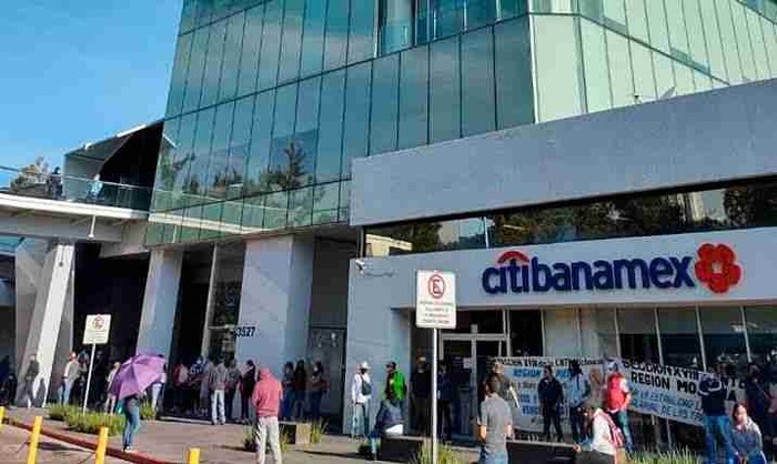 CNTE amaga con toma de bancos y bloqueos en Morelia la próxima semana