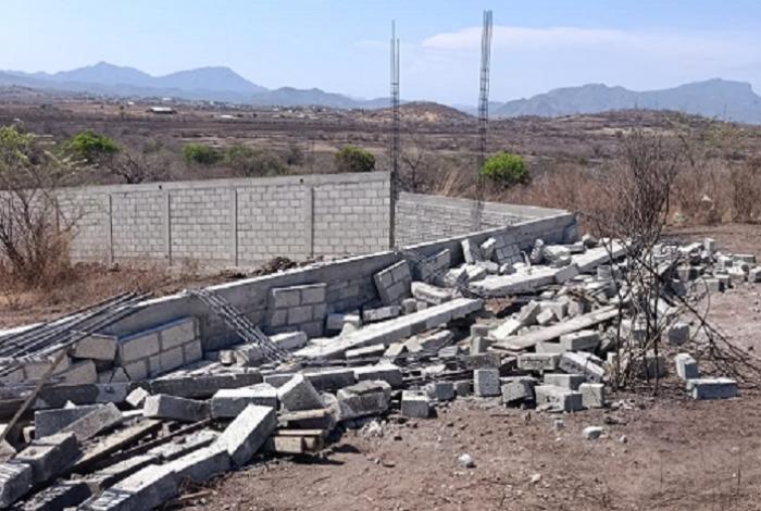 Colapso de barda en obra deja un trabajador muerto y otro gravemente herido en Huetamo