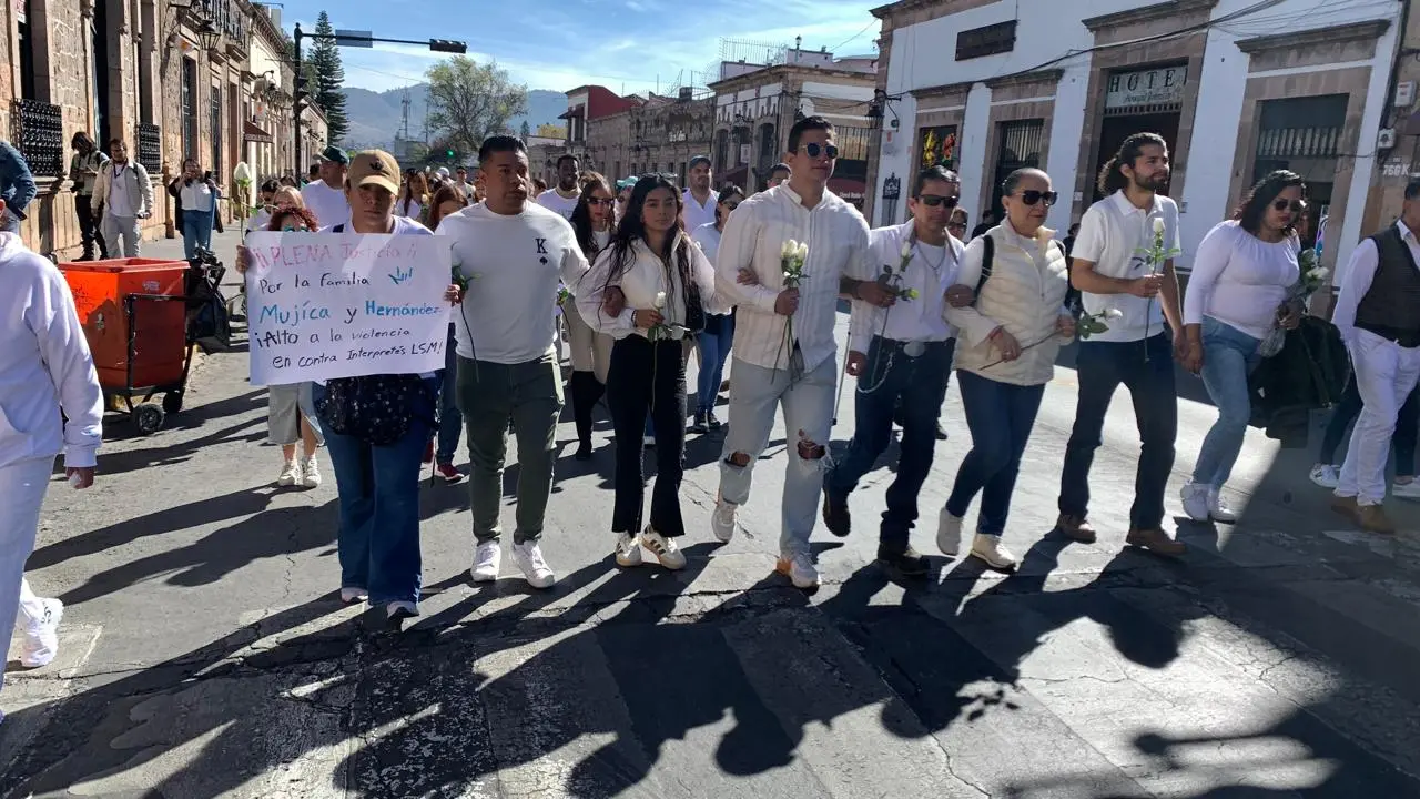 Colectivos de la comunidad sorda exigir justicia por el asesinato de familia de intérpretes