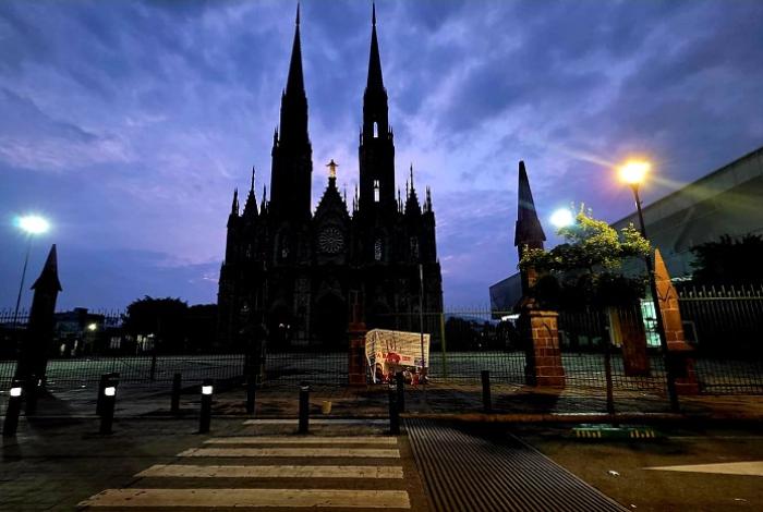 Colocan 8 mantas: una en el Santuario de Zamora, otra en la presidencia de Jacona, en un sitio de taxis...