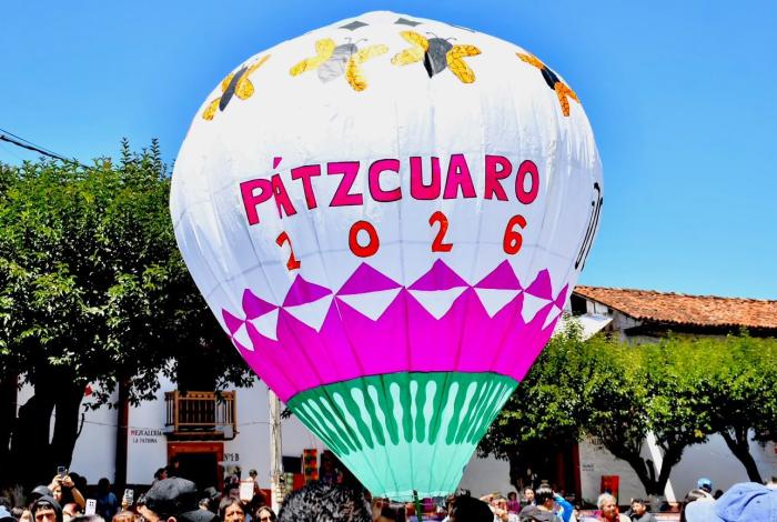 Comenzó el Cantoya Fest; el cielo de Pátzcuaro se llena de color
