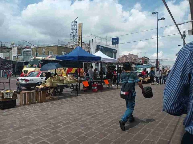 Comerciantes del Mercado Independencia luchan contra vendedores ambulantes