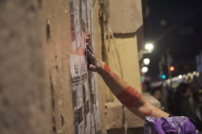 Comienza retiro de pintas y grafittis tras marchas del 8M