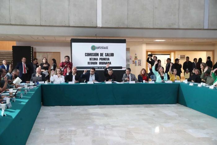 Comisión de Salud aprobó cuatro dictámenes a iniciativas y opinión a minuta sobre enfermedades raras, cáncer y vacunación