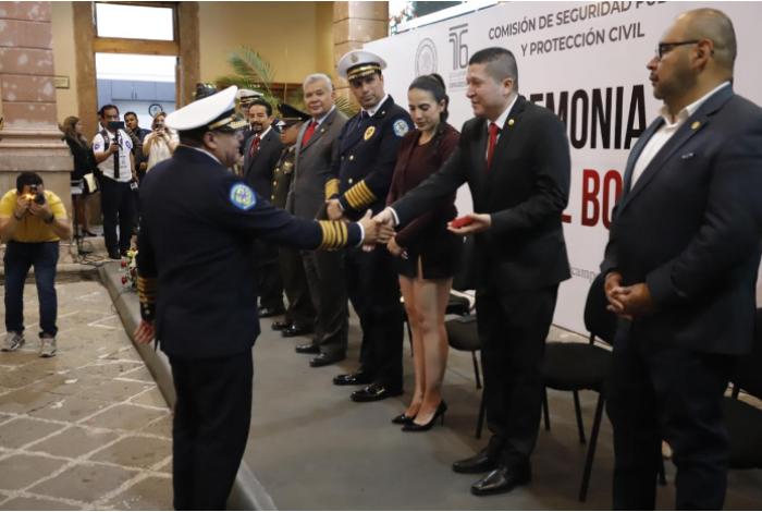 Comisión de Seguridad y Protección Civil de la 76 Legislatura reconoce a bomberos del estado
