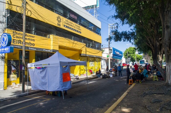 Comuneros toman el PRD y trabajadores piden ayuda