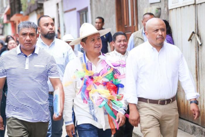 Comunidades con autogobierno y de bienes comunales respaldan a Carlos Torres Piña para la FGE