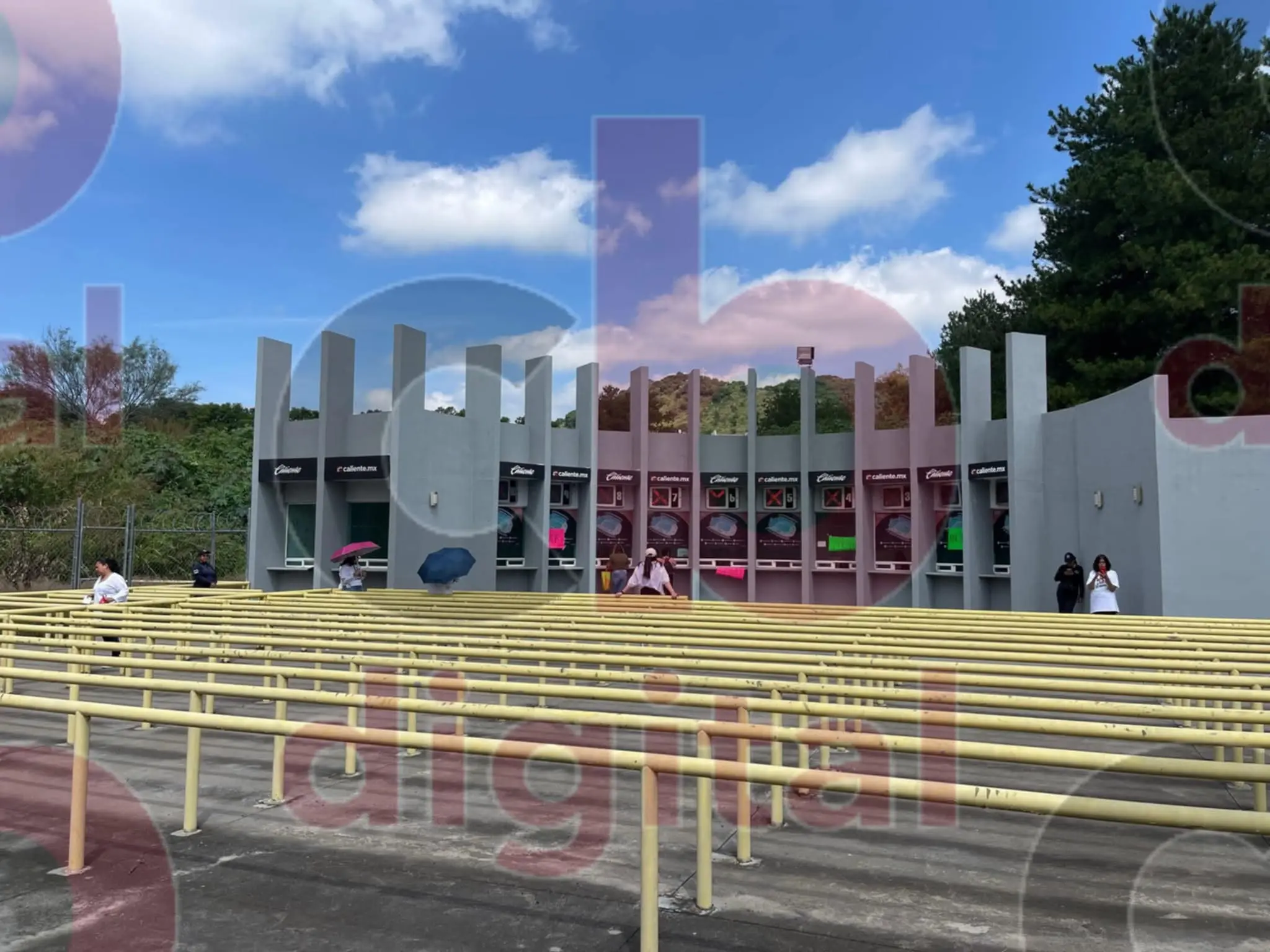 Con baja afluencia continua canje de boletos para el concierto de Carín León