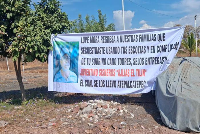 Con bloqueos, denuncian desapariciones en Buenavista; acusan a Guadalupe Mora y un mando policiaco