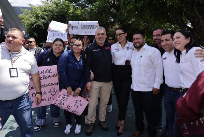 Con D4TA, docentes de prepa y universidad serán los primeros del país en recibir plan de internet gratuito: Bedolla