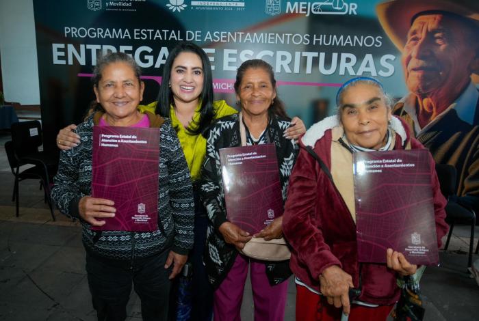 Con escrituras, Gladyz Butanda garantiza patrimonio de uruapenses