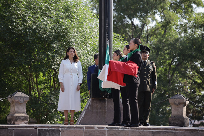 Con izamiento de Banderas inician festejos por el 483 aniversario de Morelia