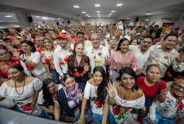 Con multitudinaria asamblea, Morón cerró su gira de asambleas informativas en Lázaro Cárdenas y destacó la unidad del pueblo