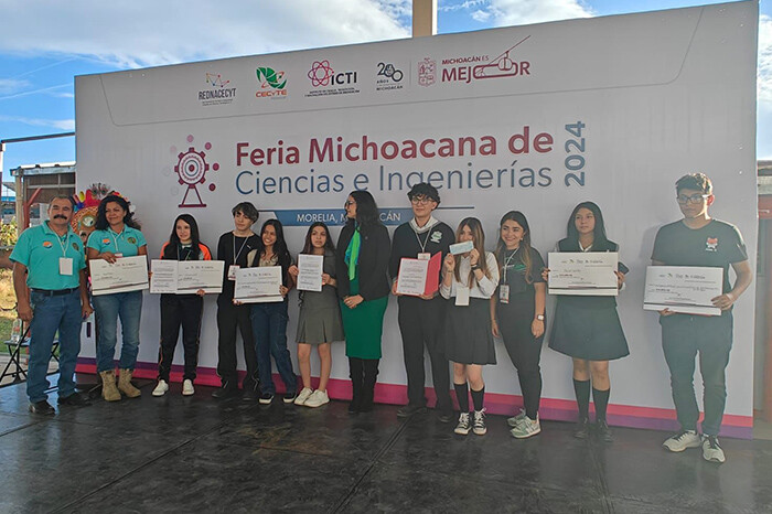 Con proyectos de salud y física alumnas del Cecytem ganan Feria de Ciencias