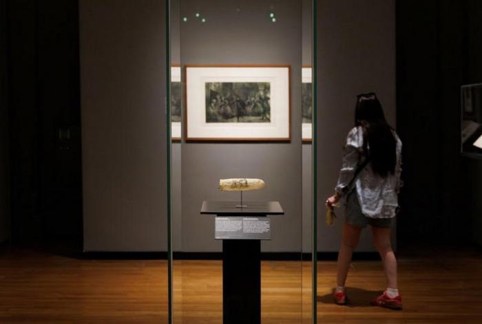 Condón de casi 200 años es exhibido en museo de Países Bajos