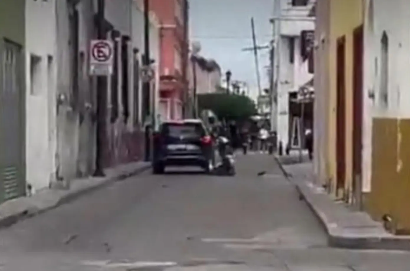 Conductor arrolla a mujer policía en Celaya para evitar multa