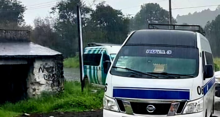 Conductor de combi del servicio público es asesinado, en Cherán