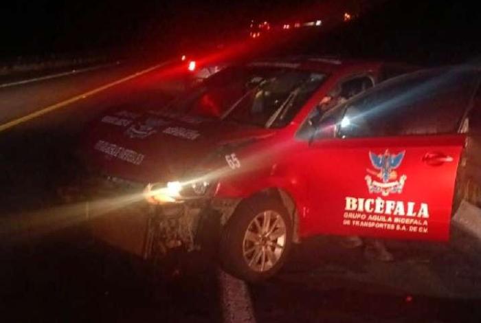 Conductor derrapa y se impacta contra muro en la Pátzcuaro-Copándaro; resulta con lesiones leves