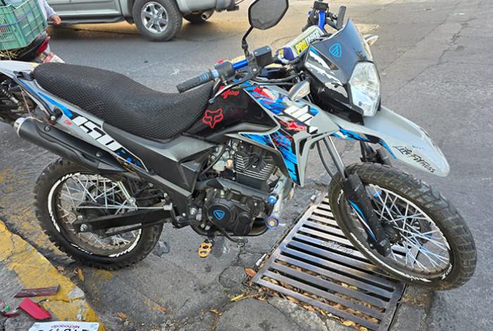 Conductor embiste a un motociclista en el centro de Zamora y se da a la fuga