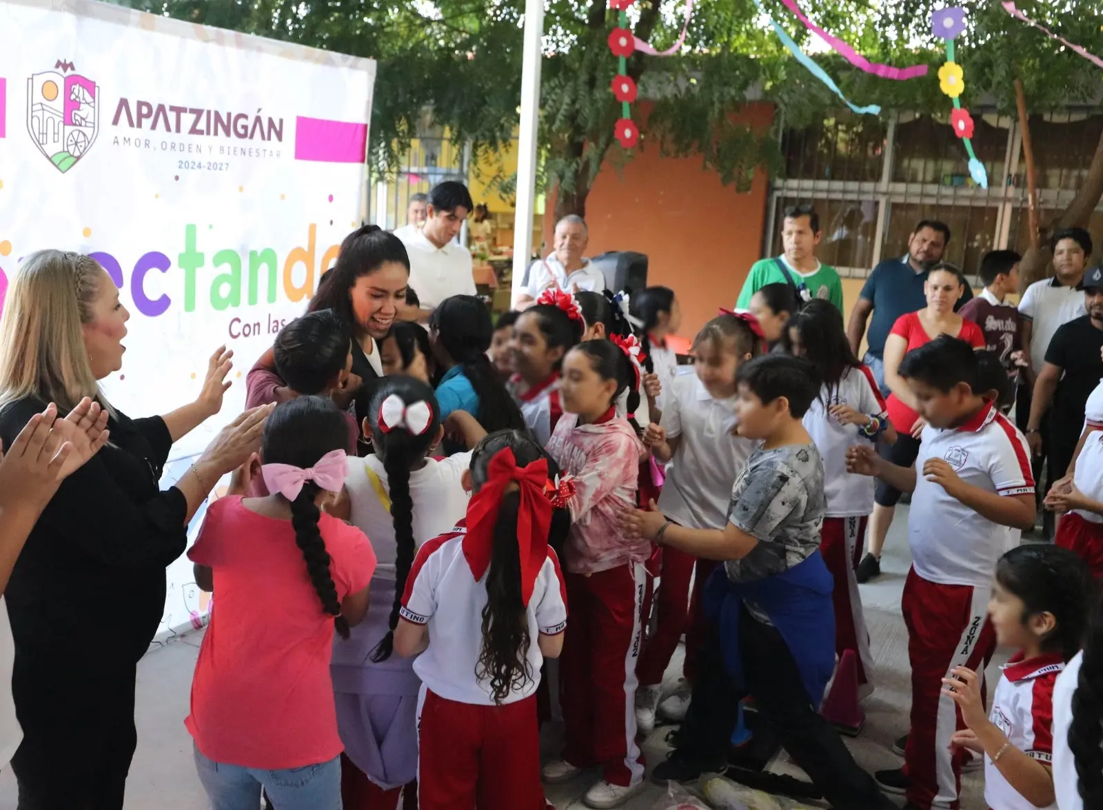 CONECTANDO: Familias y Escuela. Fanny Arreola fortalece los lazos con la comunidad educativa