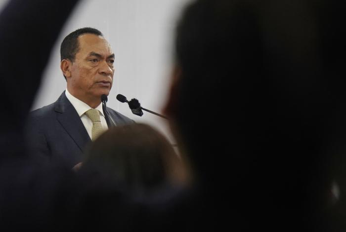 Confirman Adrián López que deja la Fiscalía, pero a partir del 20 de agosto