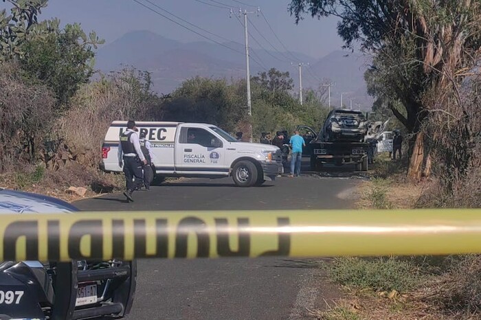 Confirman tres cuerpos calcinados dentro de un auto en Morelia