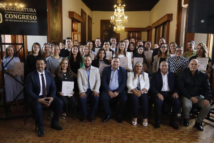 Congreso del Estado y STASPLE entregan constancias por capacitación a sus trabajadores