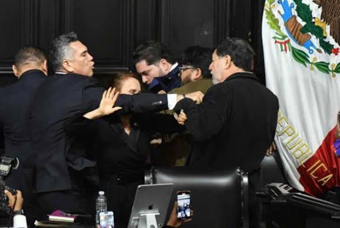 Congreso y FGR resolverán caso de violencia entre Alito y Noroña