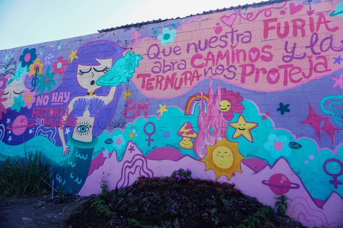 Conmemoran 8M con mural ‘No hay historia sin mujeres’