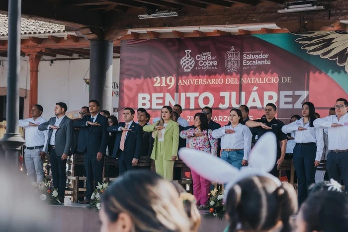 Conmemoran el 219 Natalicio de Benito Juárez en Salvador Escalante con Desfile y Acto Cívico