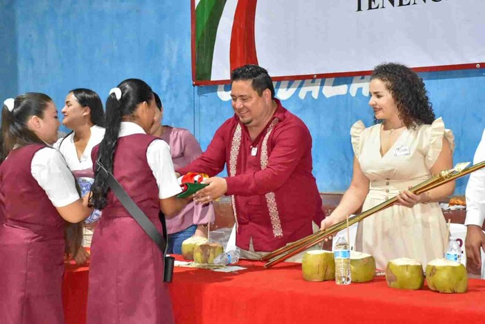 Conmemoran el Día de la Bandera con Concurso de Escoltas en La Mira