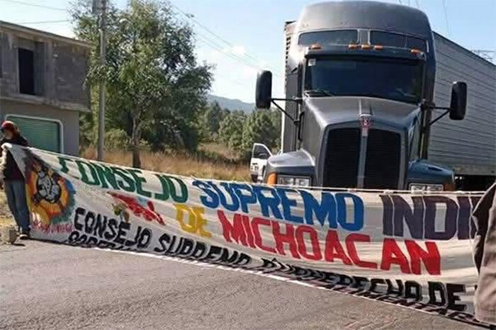 Consejo Supremo Indígena toma carreteras de Michoacán; pide disculpas a la ciudadanía