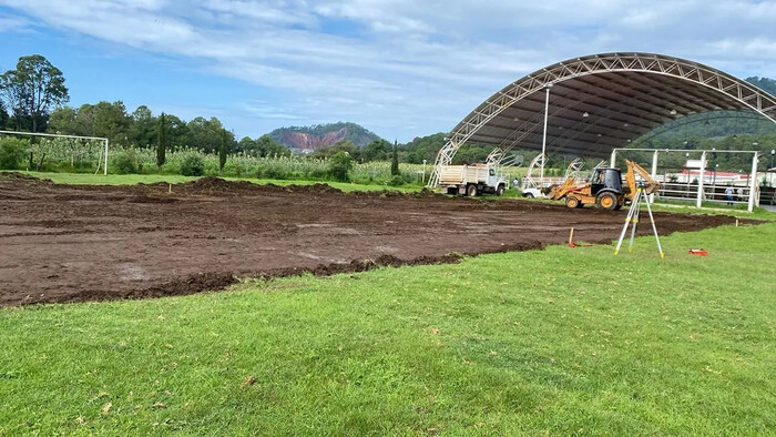 Construyen canchas de fútbol en 40 municipios de Michoacán para prevenir el delito