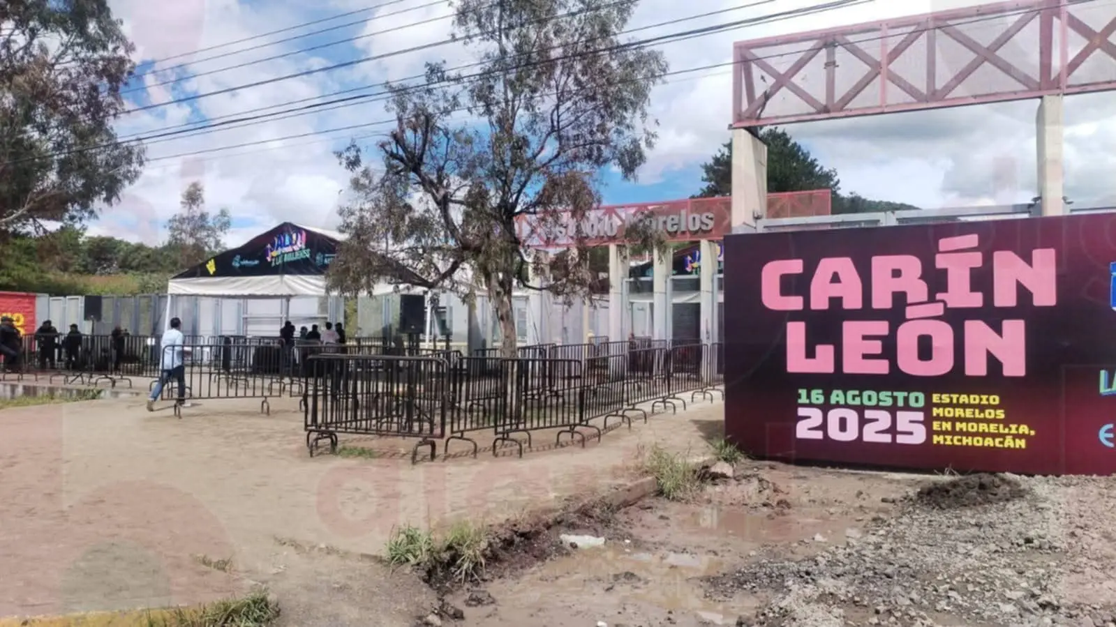 Continua la baja asistencia de personas al canje de boletos para concierto de Carín León