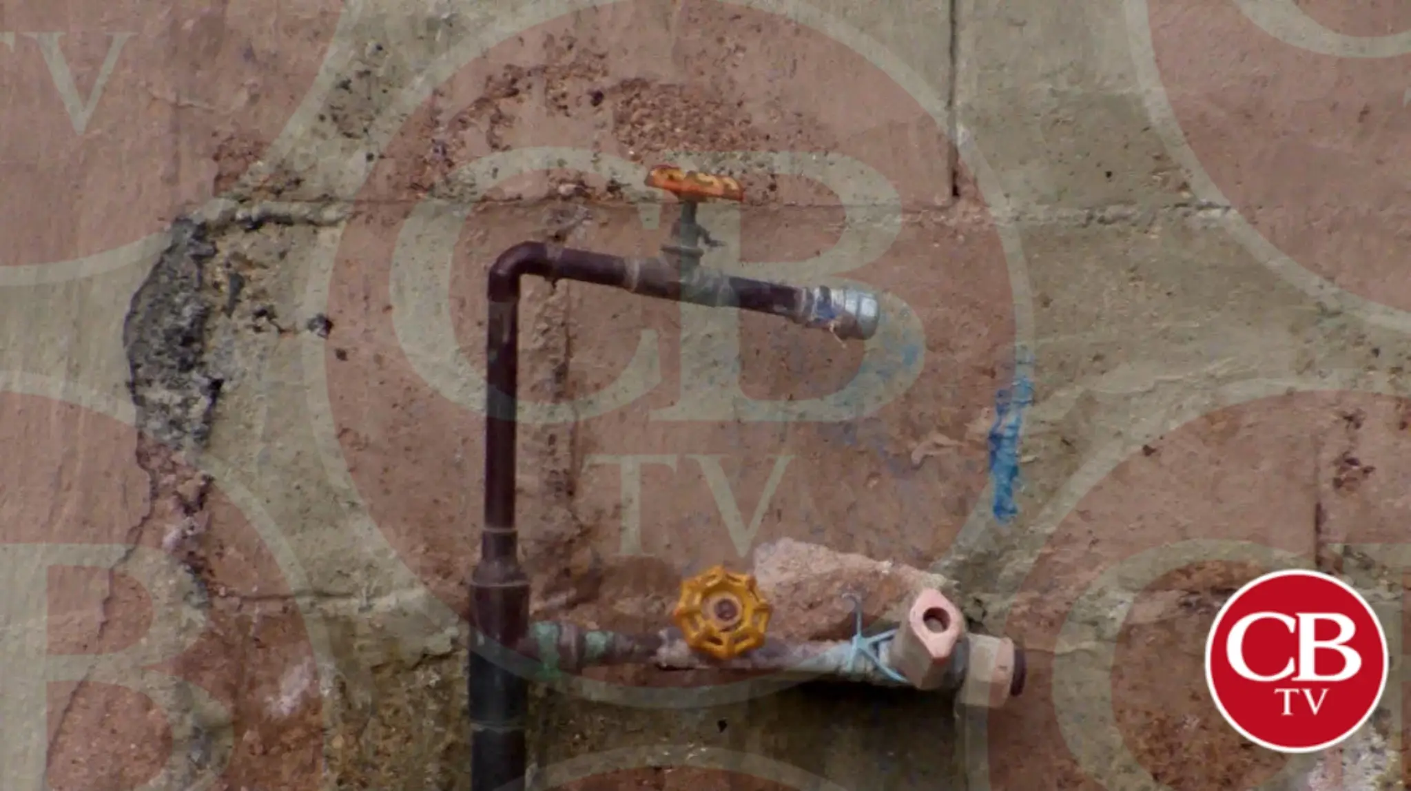 Continúa OOAPAS regularizando tomas clandestinas de agua en Morelia